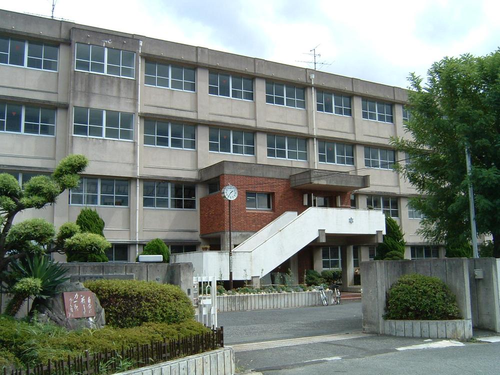 Junior high school. Relieved to 1196m junior high school nearly to Habikino Municipal Takasu junior high school! !