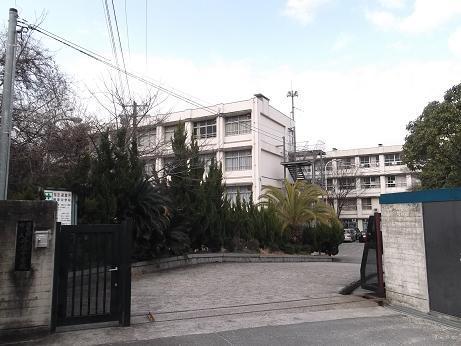 Junior high school. Habikino City Minetsuka until junior high school 1750m
