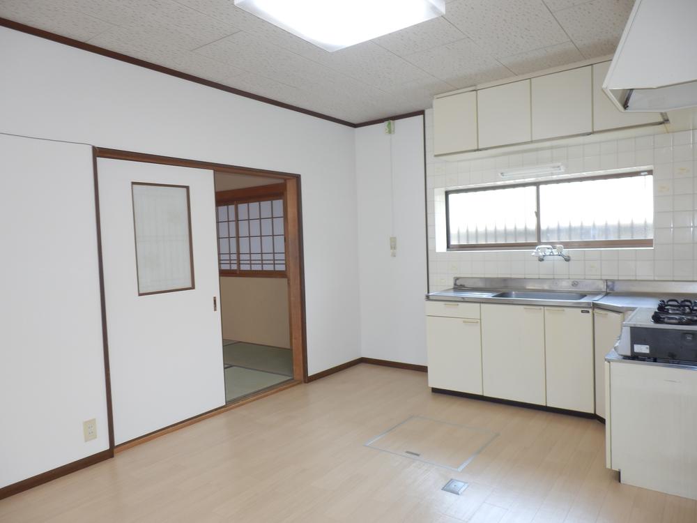Living. There is a Japanese-style room right next to the LDK! 