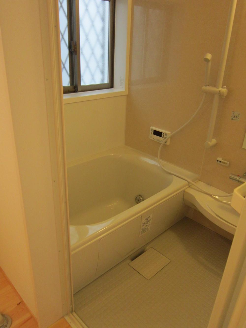 Bathroom. Clean floor Thermo floor, Latest system bus of Kururin poi drainage port.