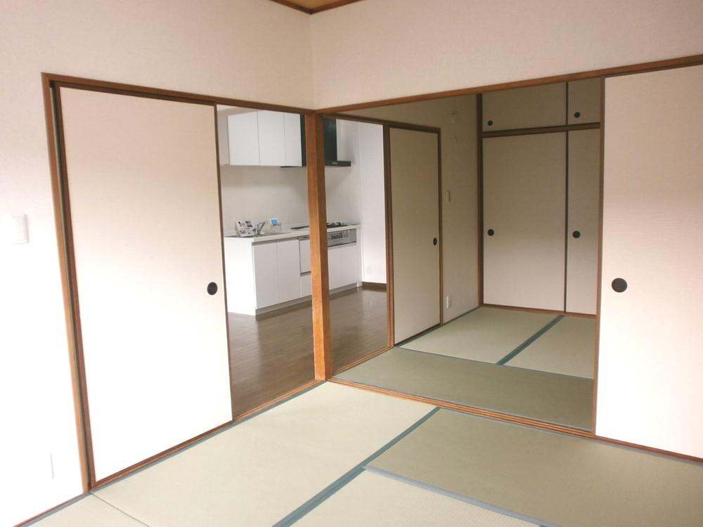 Other local. Bright Japanese-style room