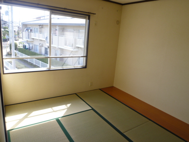 Living and room. Image is a photo of a Japanese-style room. 