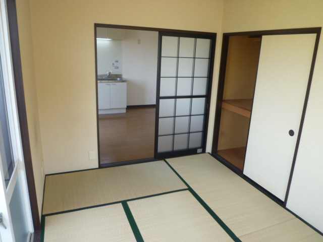 Living and room. Image is a photo of a Japanese-style room. 