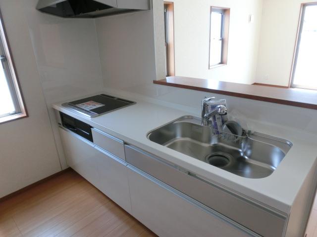 Kitchen. Face-to-face kitchen that can talk while cooking