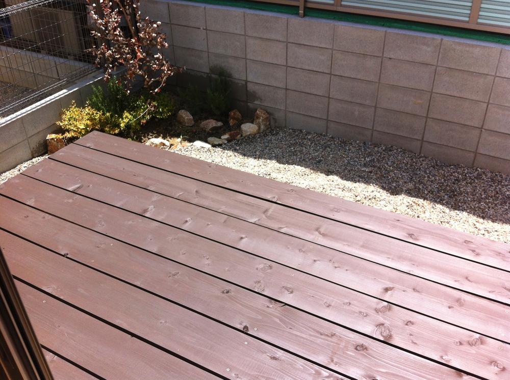 Building plan example (exterior photos). (Model House appearance) The Nantei wood deck. 