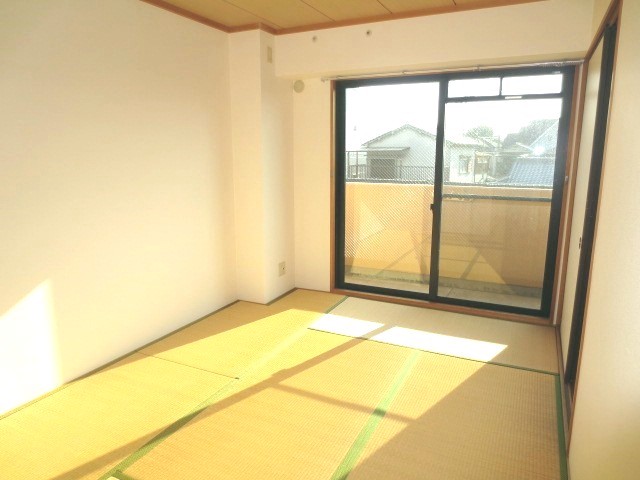 Living and room. It is the calm Japanese-style room ☆ 