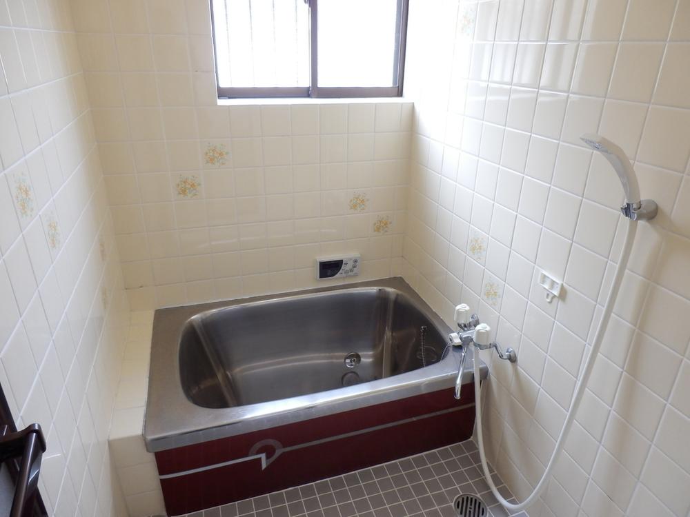 Bathroom. bath