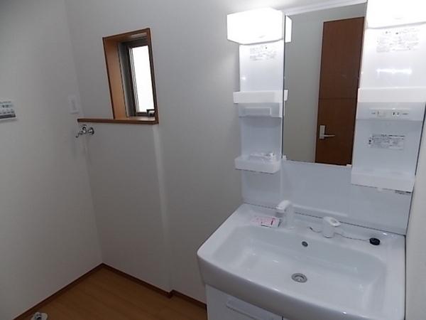 Wash basin, toilet. A busy morning, even morning Shan shampoo dresser ☆