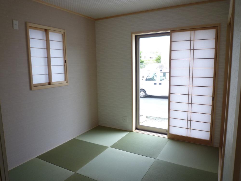 Other introspection. Japanese-style room also sunny