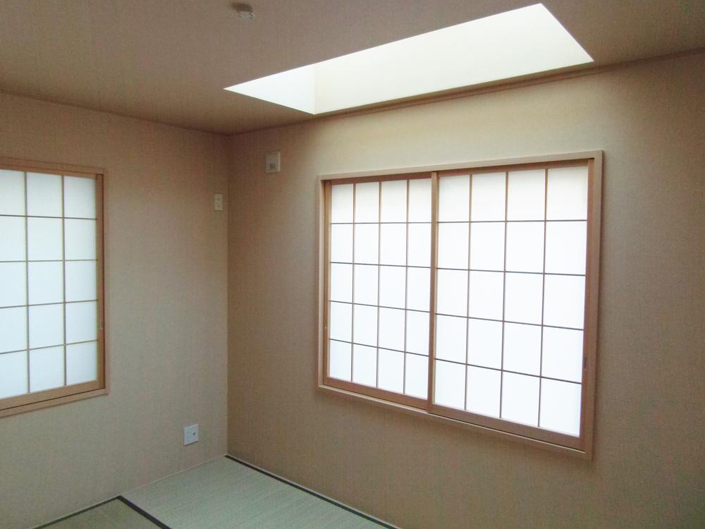 Other introspection. So we took a skylight in the Japanese-style room, Insert the light as shown in the photograph.