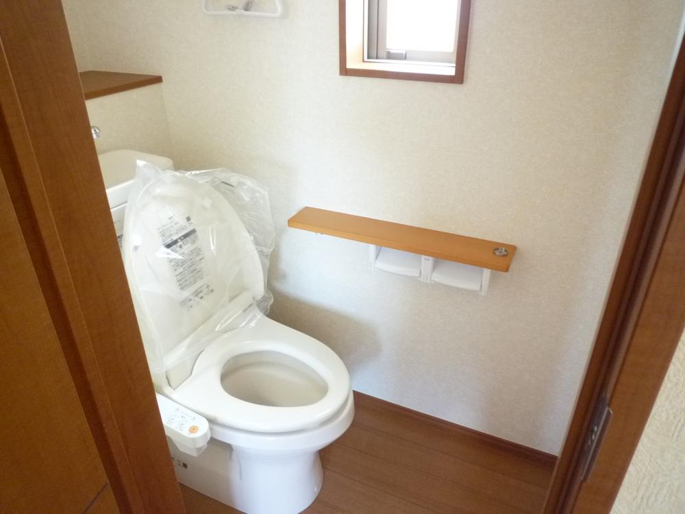 Toilet. Also it comes with a toilet on the second floor