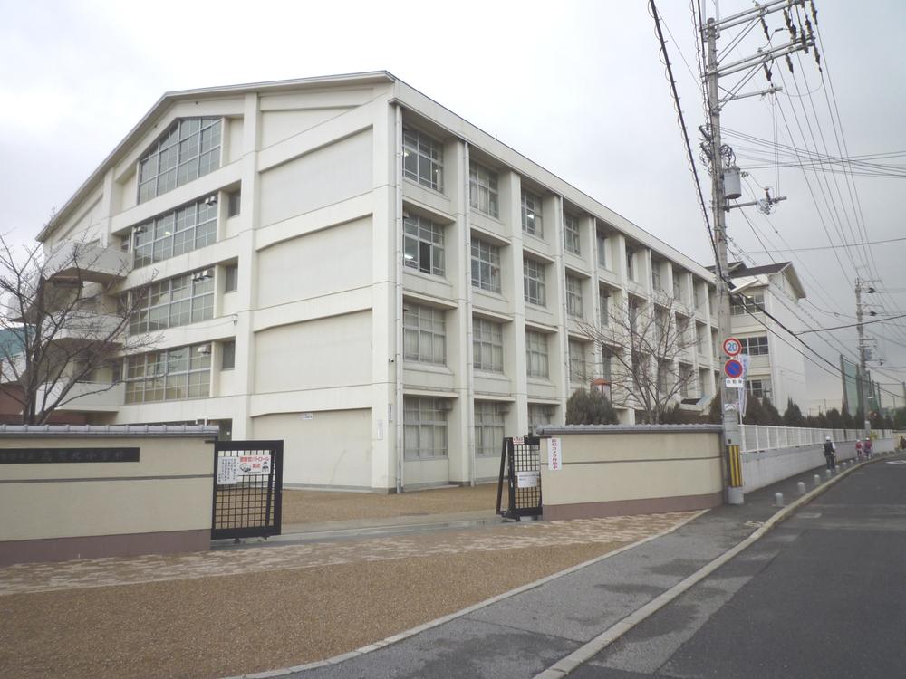 Primary school. 428m to Habikino Municipal Takasu North Elementary School
