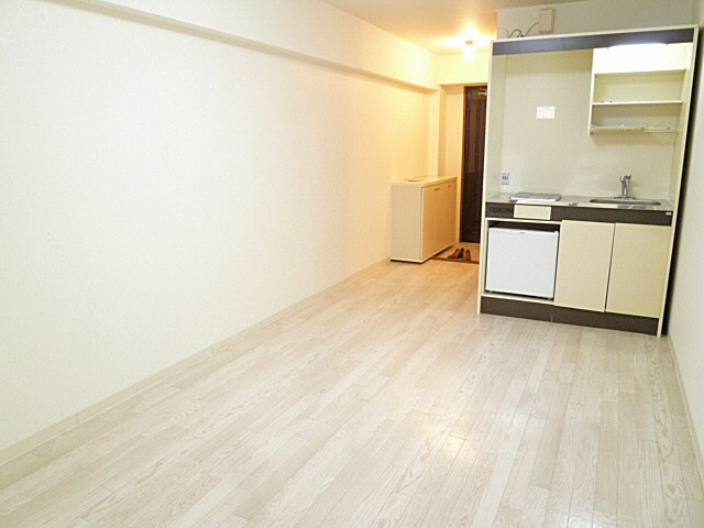 Living and room. It is wide enough to Single-sama