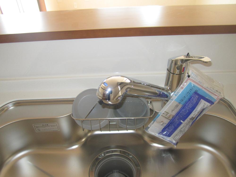 Kitchen. Faucet with water purification cartridge