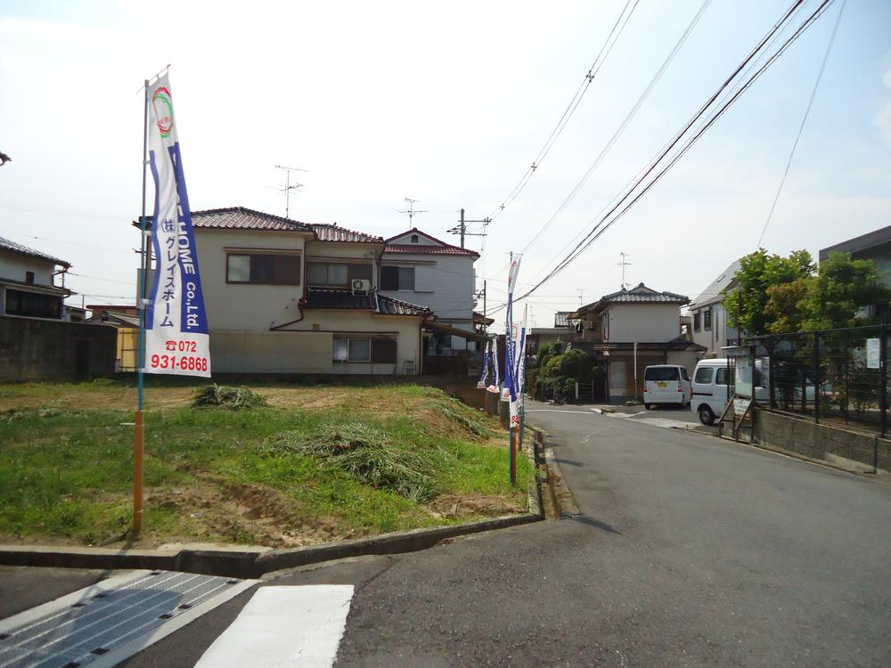 Local land photo.  [Local land photo] It is located on the corner lot. Not closer with neighboring house, There is a spacious room.