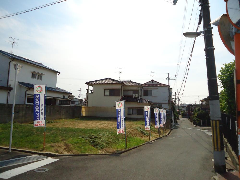  [Local land photo] Front road is also widely, You could live comfortably. 