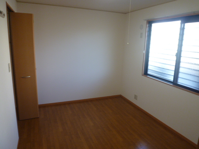 Living and room. It is recommended Property! !