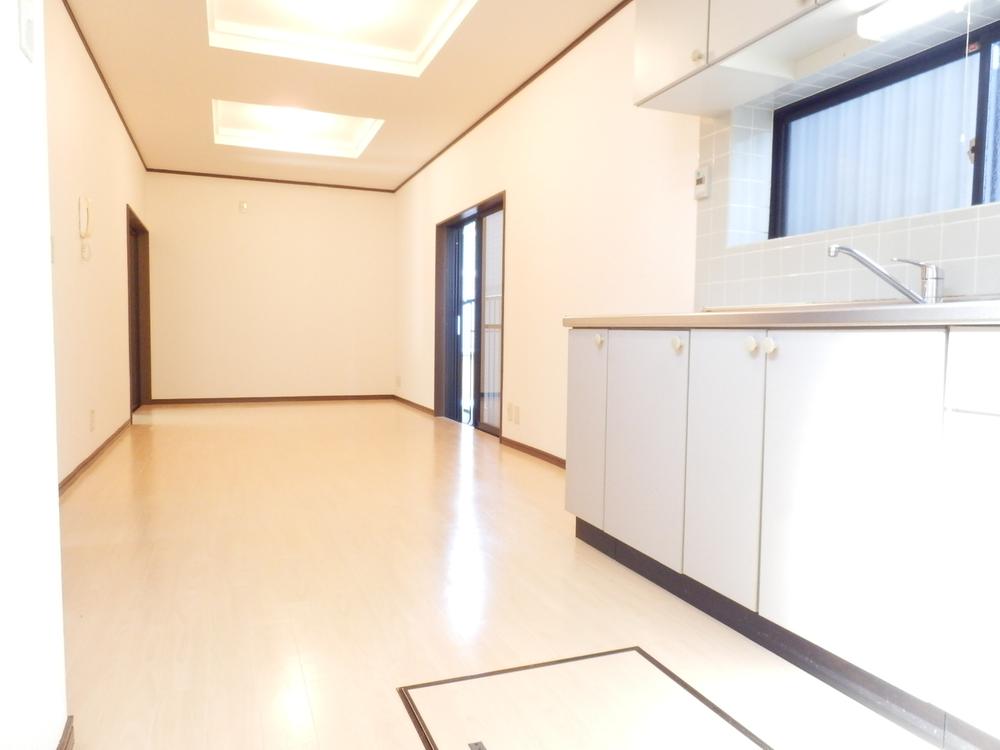 Living. It's very spacious and have been renovation. 