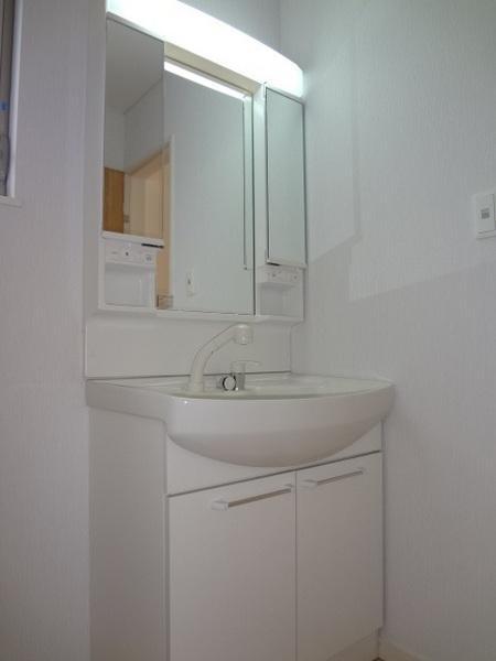 Wash basin, toilet