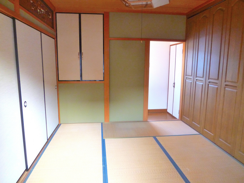 Other room space. Bright Japanese-style light is also firmly entered