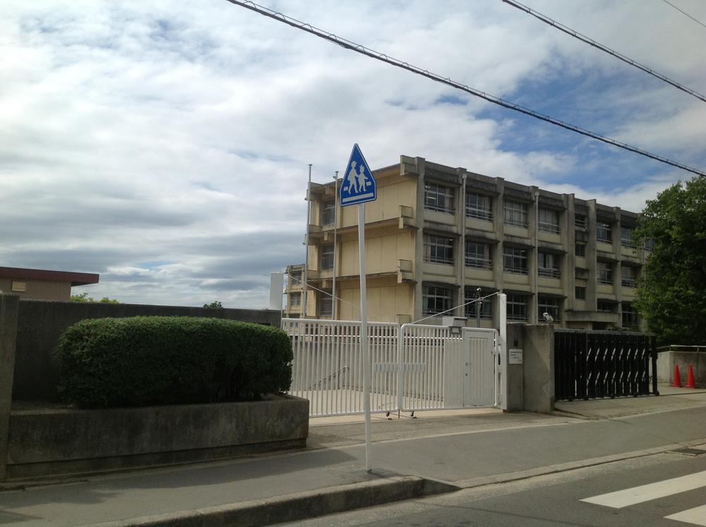 Primary school. Habikino Municipal Home Sweet Home to South Elementary School 1260m