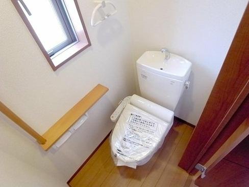 Other Equipment. With hot cleaning function toilet 1F ・ It has been established to 2F.