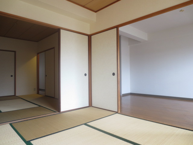 Living and room. It is a Japanese-style room More of the room! ! 