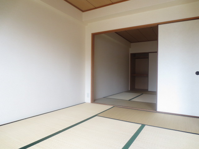 Living and room. Room to settle the tatami! ! 