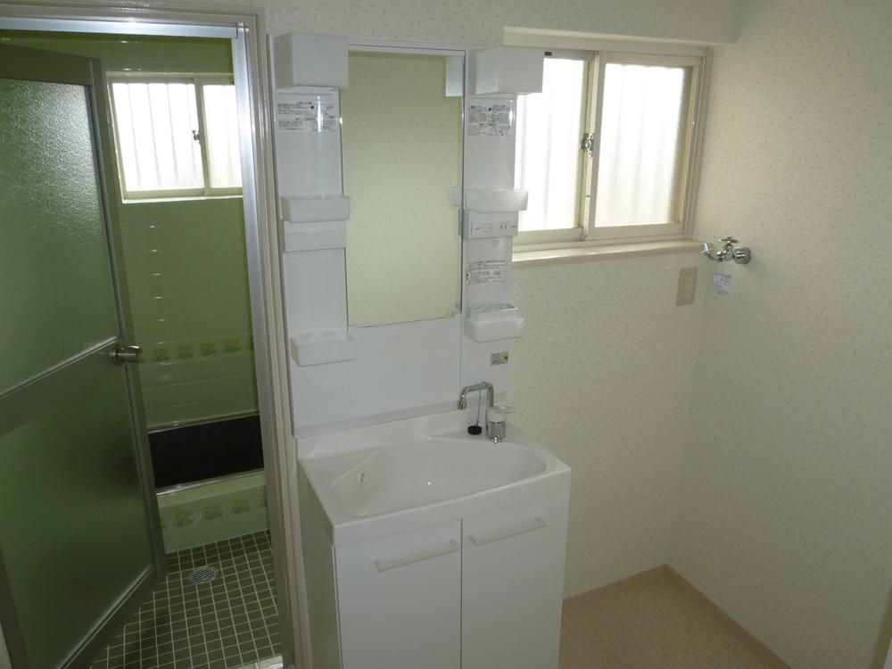 Wash basin, toilet