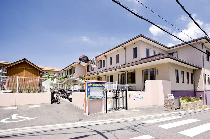 Other Environmental Photo. Takasu 520m 2009 years Shinzono building completed until nursery school. The Ensha commitment pulled to be used organic, Use plenty of solid wood, Scent of warmth and wood of the tree is me wrapped gently children. Open-minded Hall and wood deck is also impressive