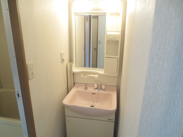 Washroom. Glad Shampoo dresser ☆