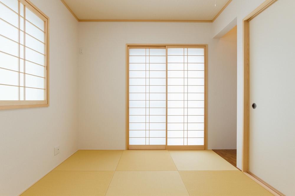 Non-living room. Also worked as a children's playground Japanese-style room 4.5 Pledge. closet ・ There is also a alcove.