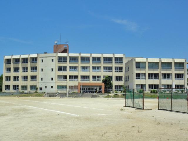 Junior high school. Tottorihigashi 2540m until junior high school (2009 April 2, live or later)