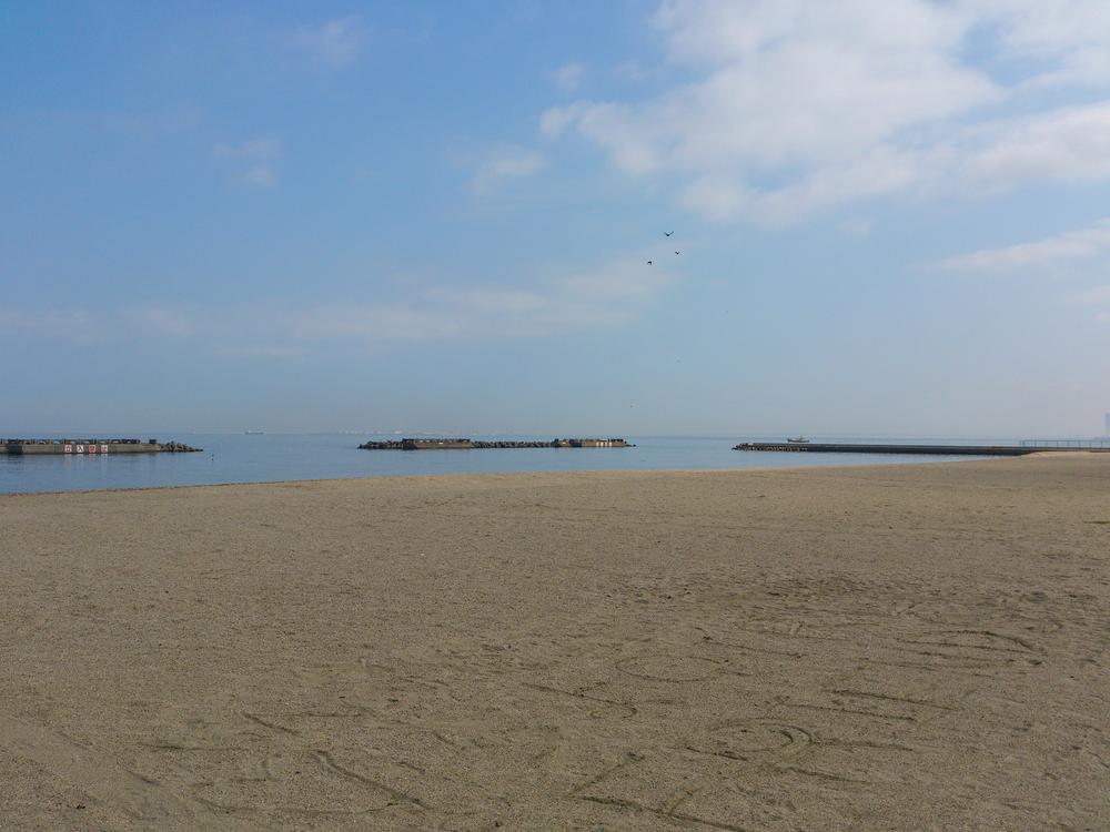 Other Environmental Photo. There is a lively beach in 400m distance to go any time soon to the beach, Or holiday to go out to play the whole family, Invited friends can enjoy, such as BBQ.