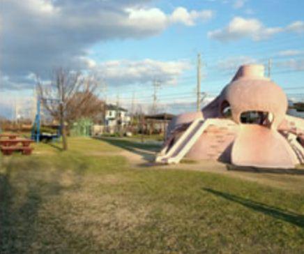 park. Sennan Satoumi a 1-minute walk from the 80m large park to the park. Parents and children to play catch Ya in Sennan Satoumi park, Such as wife to enjoy the walk, Crowded in a variety of ways.