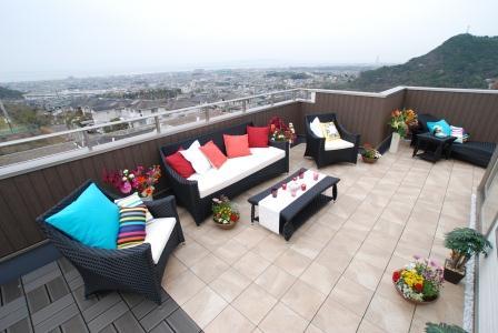 Local appearance photo. Rooftop living room until the views of Akashi Kaikyo Bridge from Kansai International Airport.