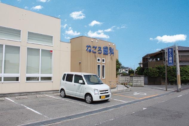 Hospital. 90m parking equipped to Negoro dental clinic, Dental of peace of mind to do a dental practice in general of the front barrier-free. Since there is also a pediatric, Also to families with small children ◎.
