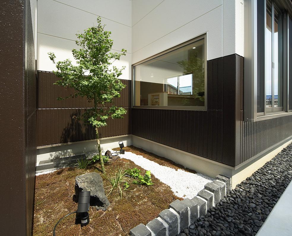 Model house photo. The courtyard is try planting a house of face "symbol tree" how? (Model house)