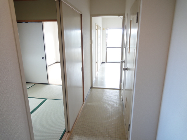 Other room space. Entrance hallway