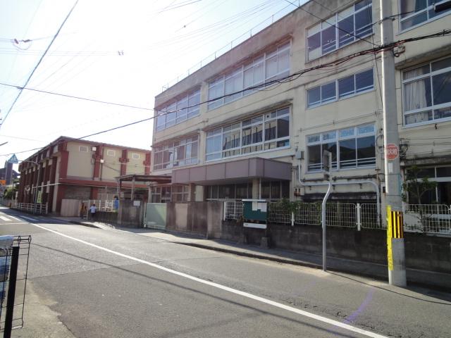 Primary school. Hannan 862m to stand Ozaki elementary school