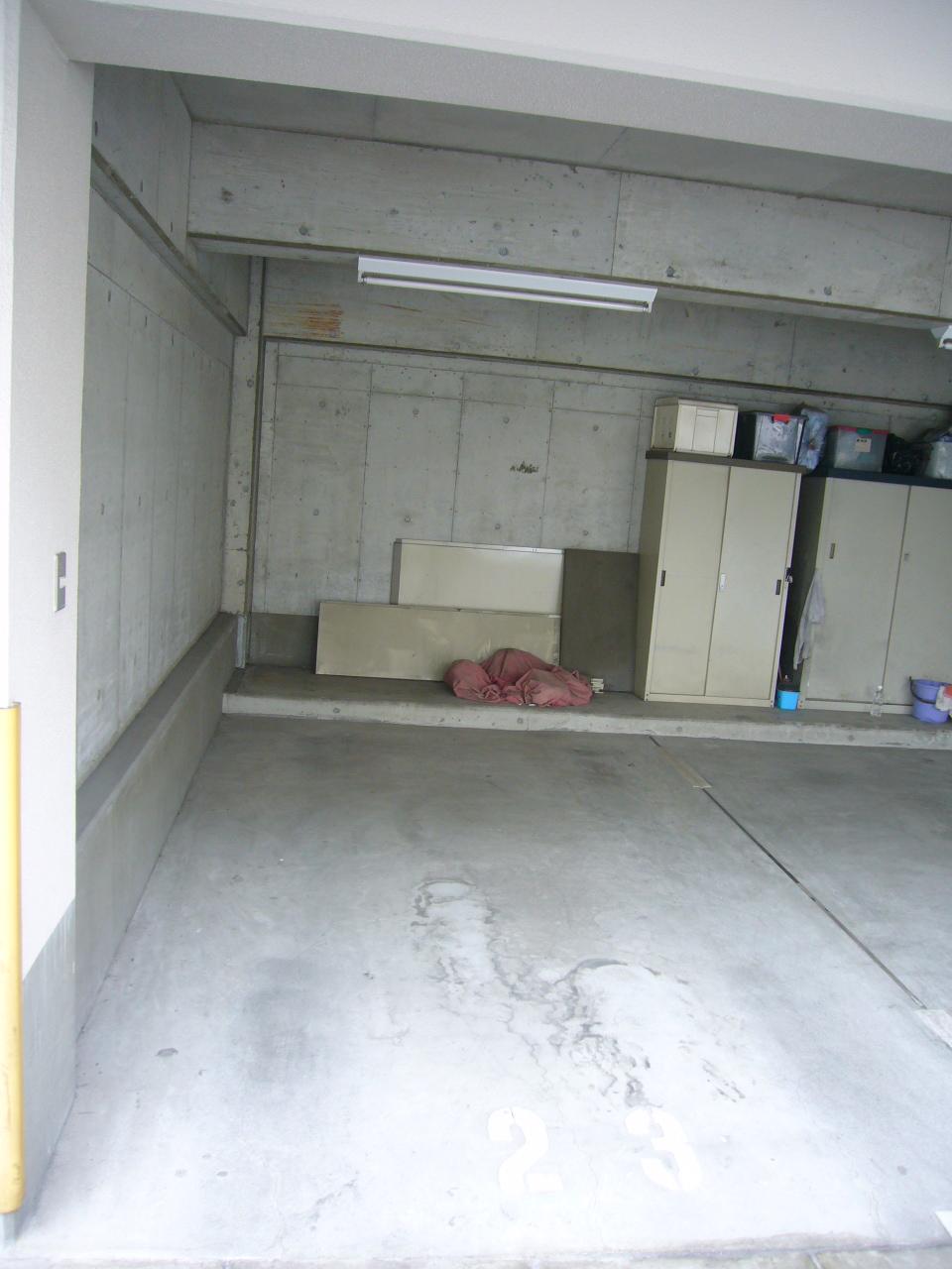 Parking lot. Covered parking right.