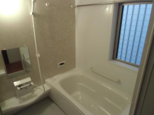 Bathroom. Adequate ventilation can bathroom with window