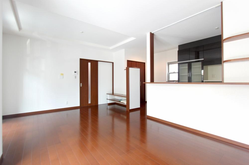 Living.  ■ Living-dining Open living dining, It will be at the center of the life of your family.