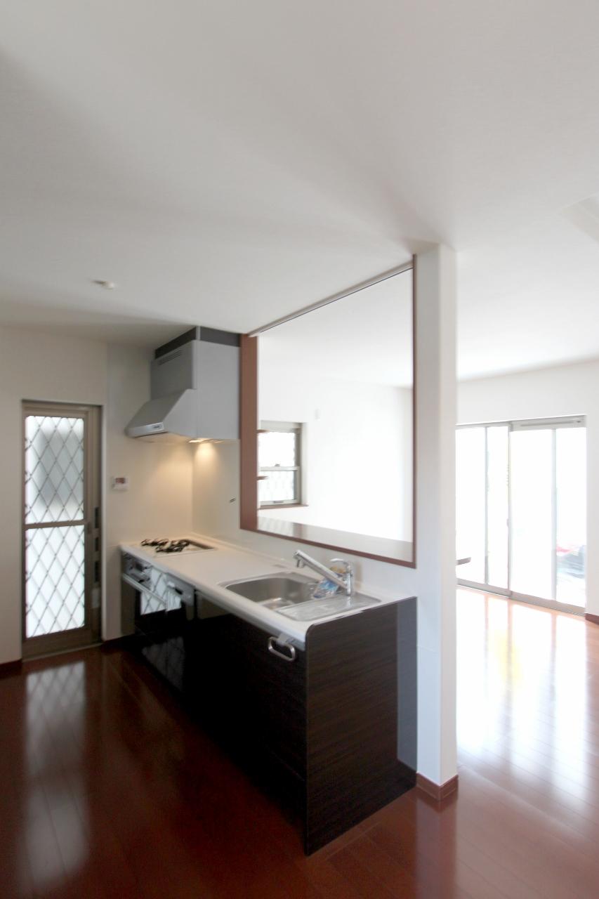 Kitchen.  ■ Kitchen counter