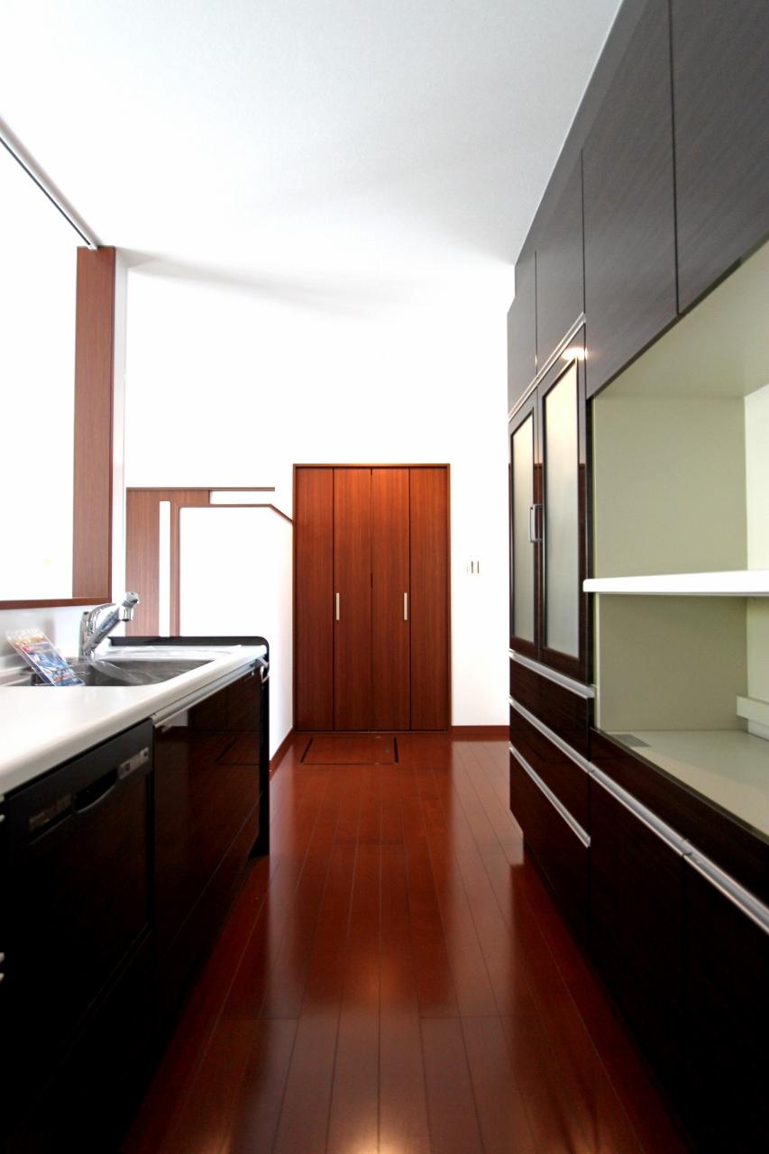 Kitchen.  ■ Kitchen Pantry
