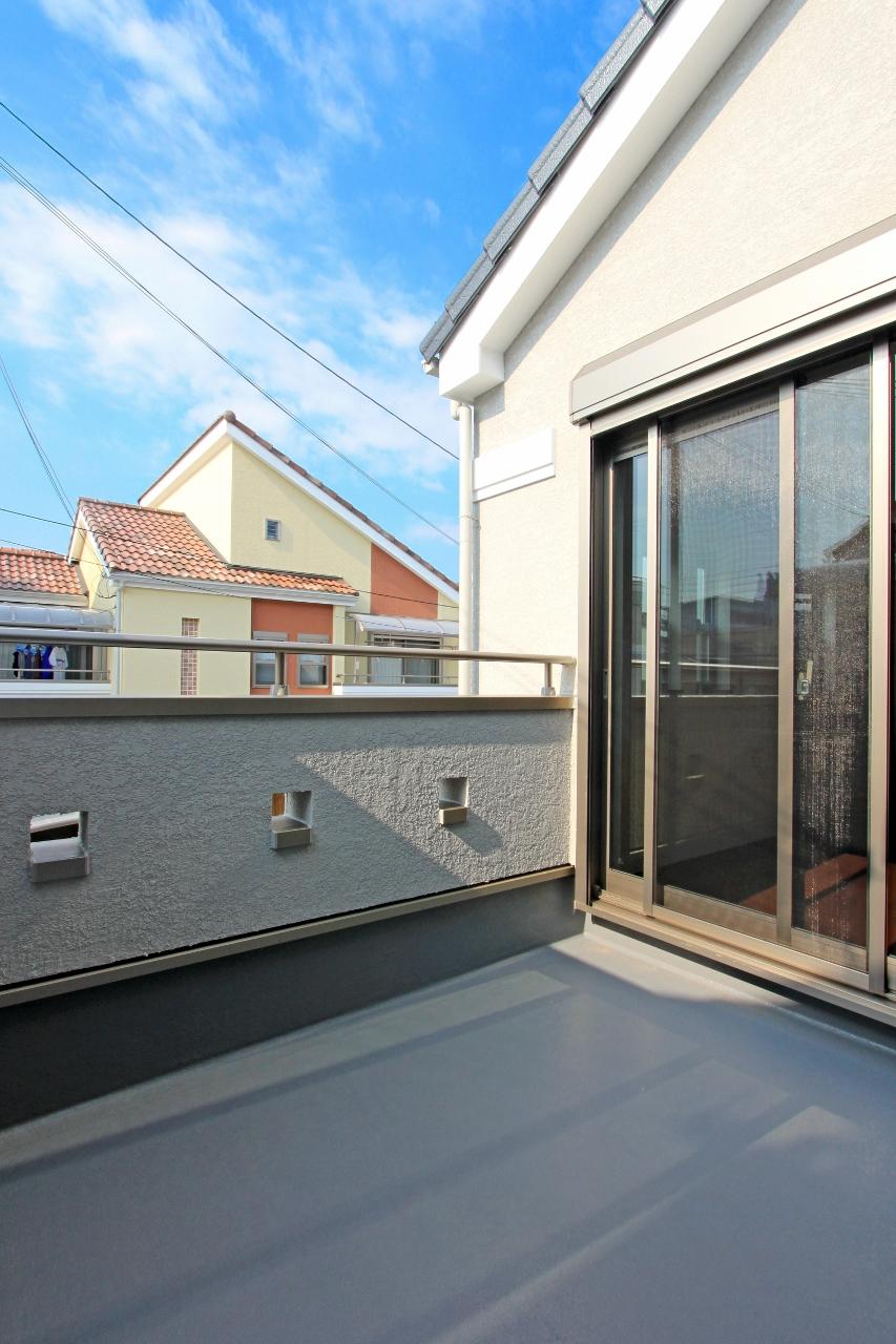 Balcony.  ■ balcony