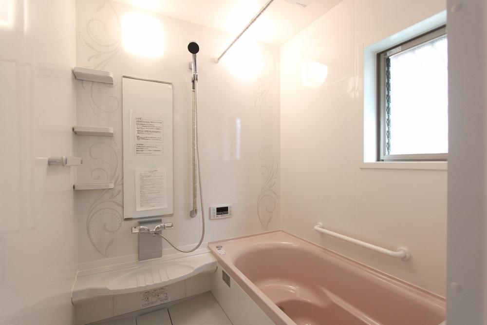 Bathroom.  ■ Bathroom space