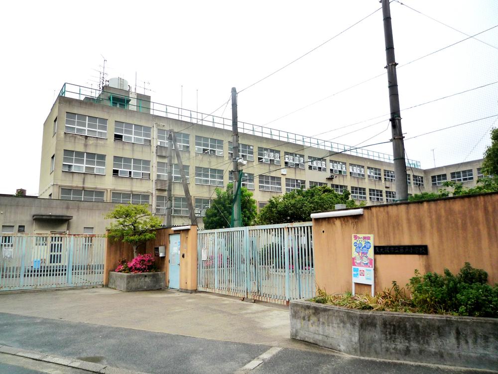Primary school. Higashi-Osaka City Fujito up to elementary school 499m