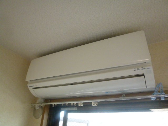 Other Equipment. Air conditioning is equipped with 1 groups. 