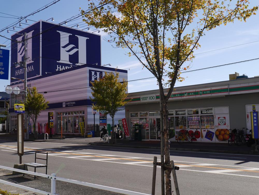 Streets around. ☆ Also substantial commercial facilities near ☆